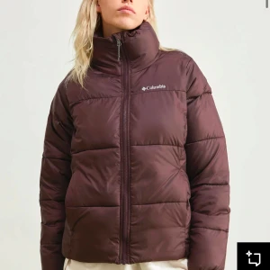 Columbia pufferjacka - Pufferjacka från Columbia. Jackan har en normal passform och är perfekt för kyliga dagar.                      Använd 1-2 gånger så den är som helt ny.