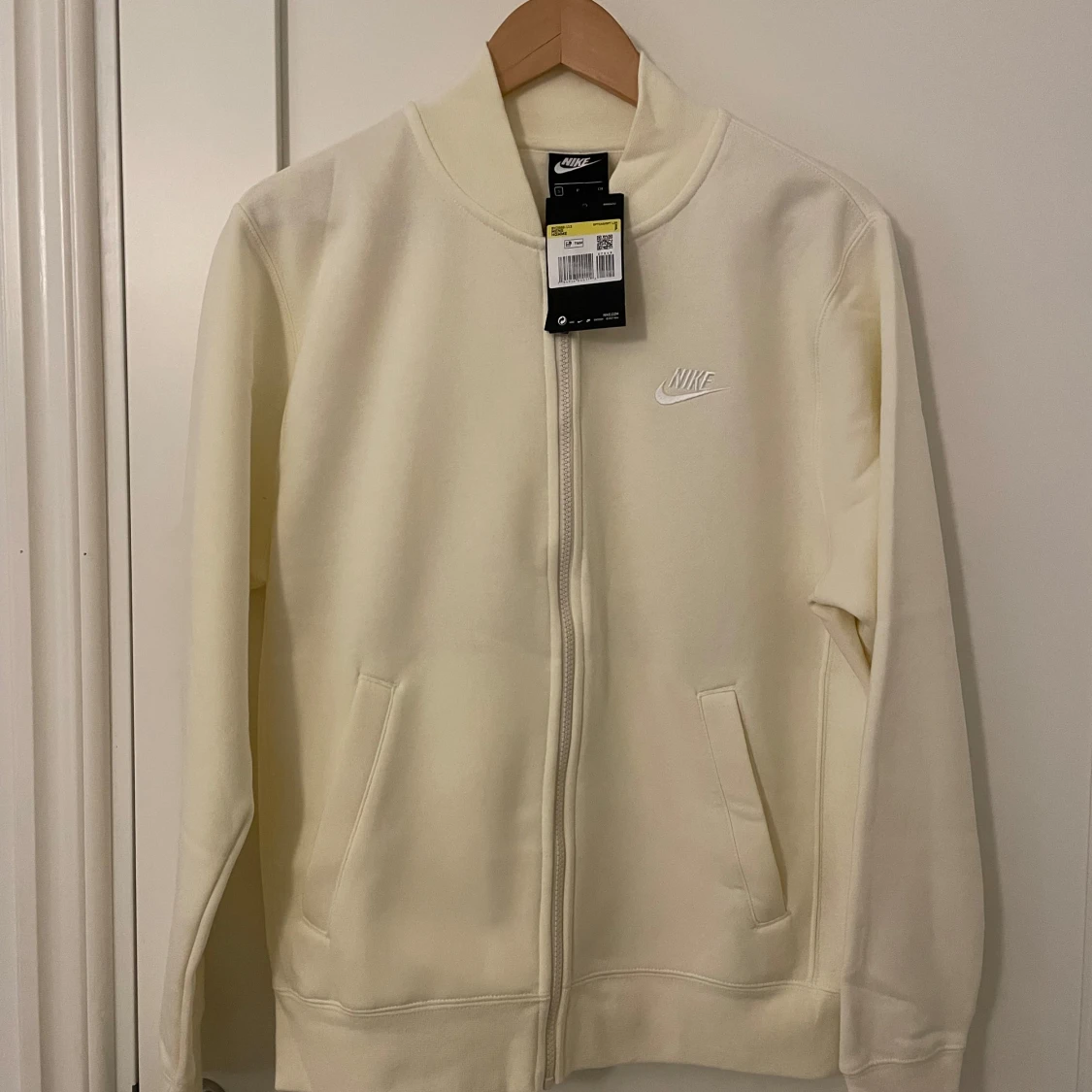 Gul/vit kofta från Nike - 90