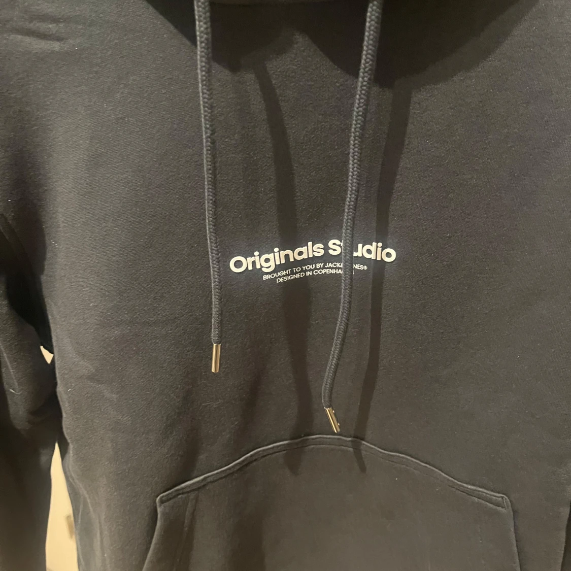 HELT NY!  Mörkgrå hoodie från Jack & Jones  - 91