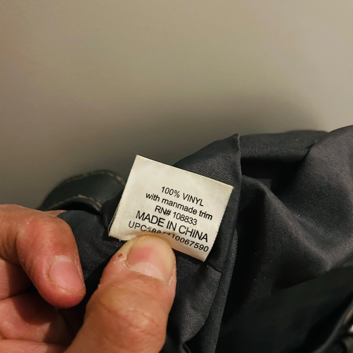 Grå axelväska i syntetmaterial - 91