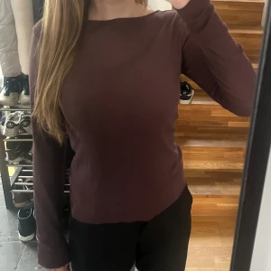 Brun långärmad tröja - Superfin brun tröja från Weekday💕