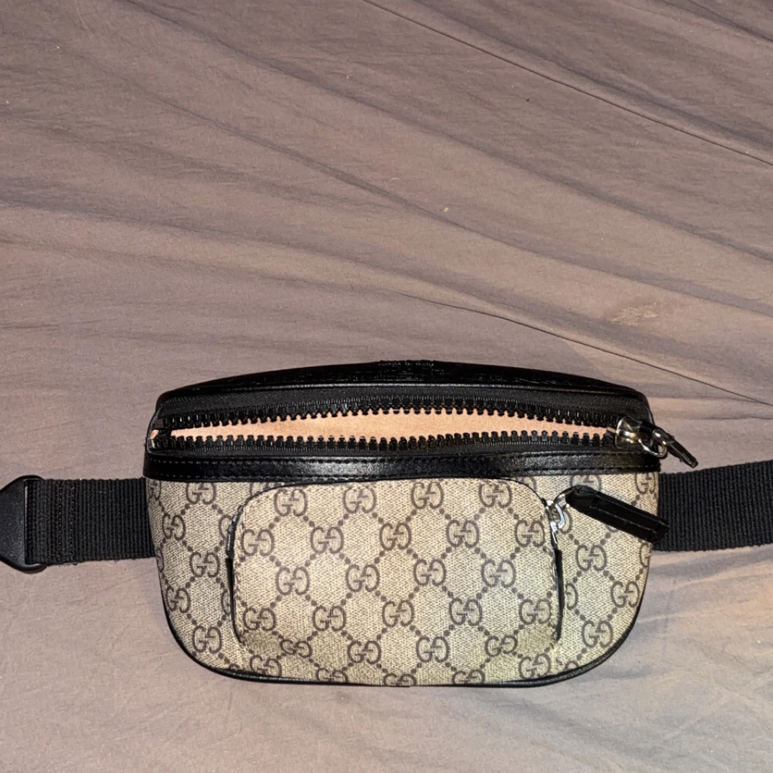 Mönstrad magväska från Gucci