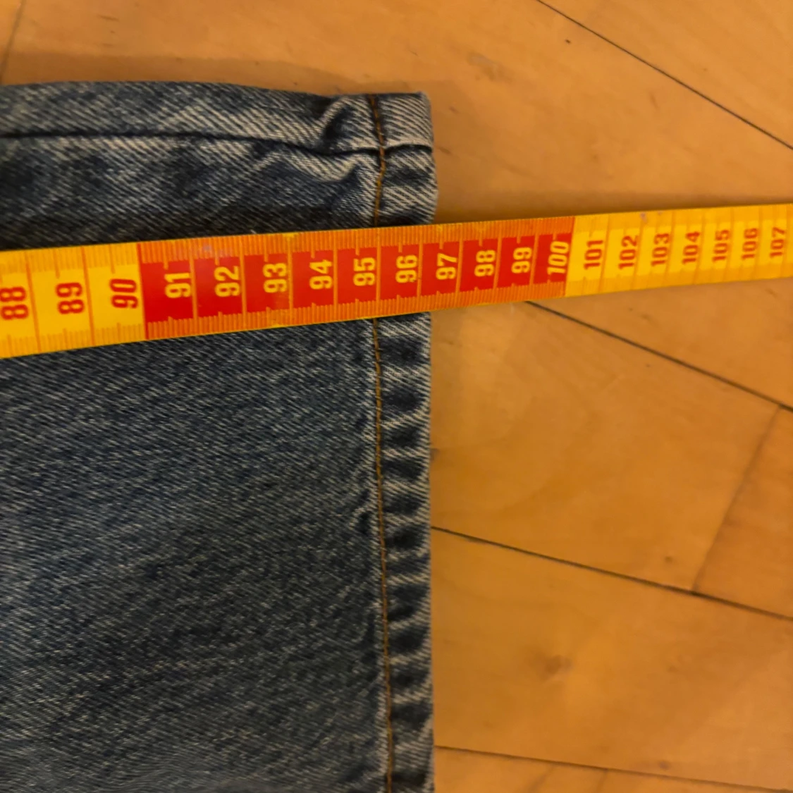 Blå bootcut / straight jeans  - 91