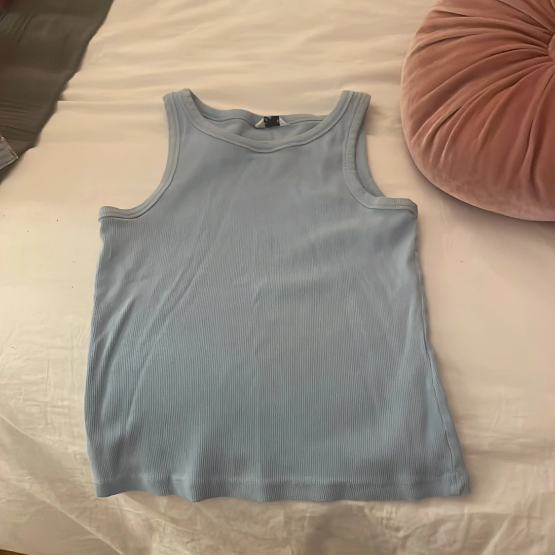 Ljusblå ribbad linnetopp