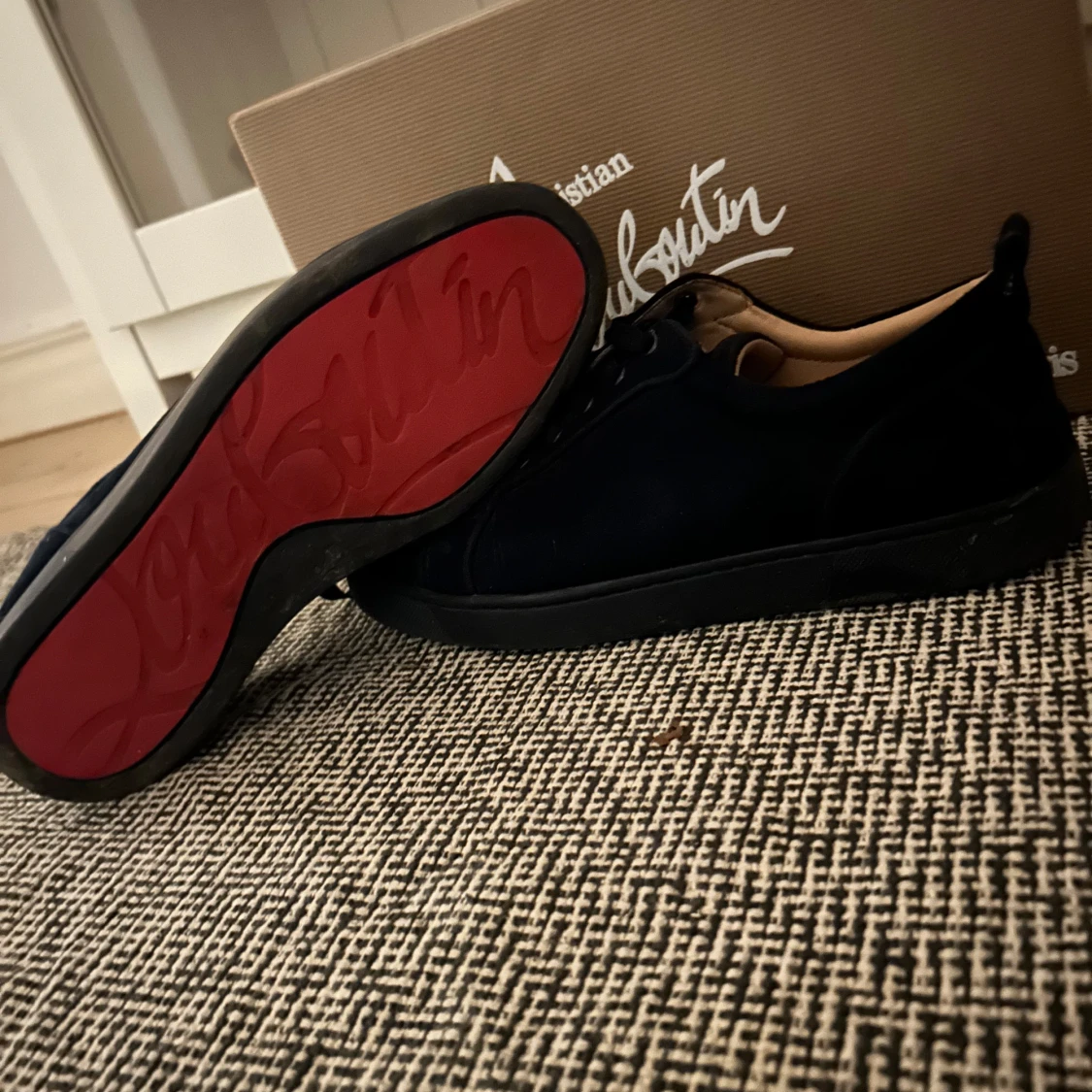 Marinblåa sneakers från Christian Louboutin. Byter hälst!