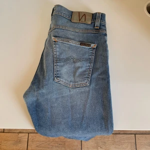 Nudie Jeans - Säljer mina Nudie jeans i den trendiga modellen Lean dean. Jeansen är knappt använda, cond 8/10. W30, L32. Nypris: 2199kr, hör av er vid minsta intresse//Vilmer  