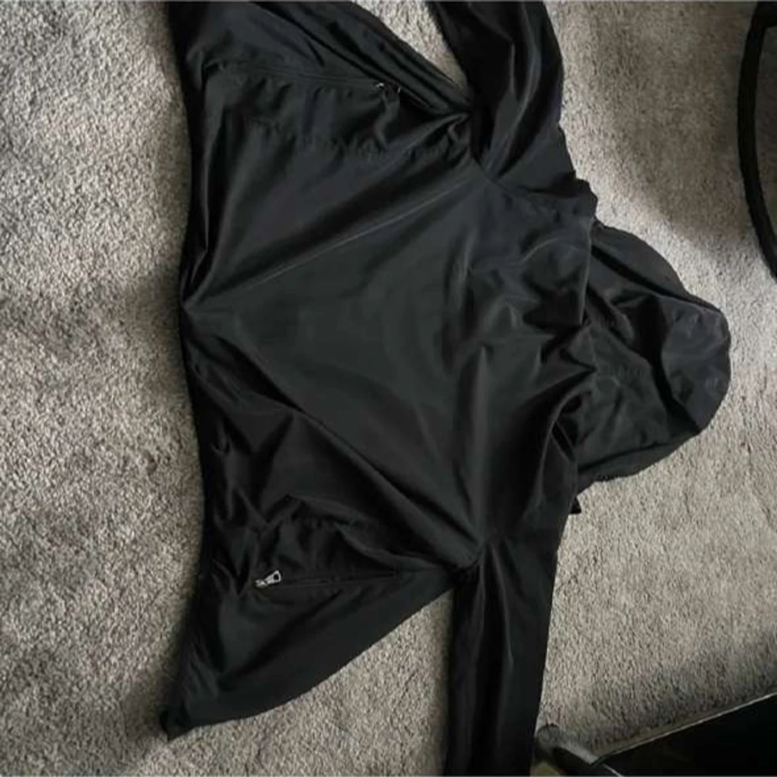 Svart jacka med huva från EA7 - 91