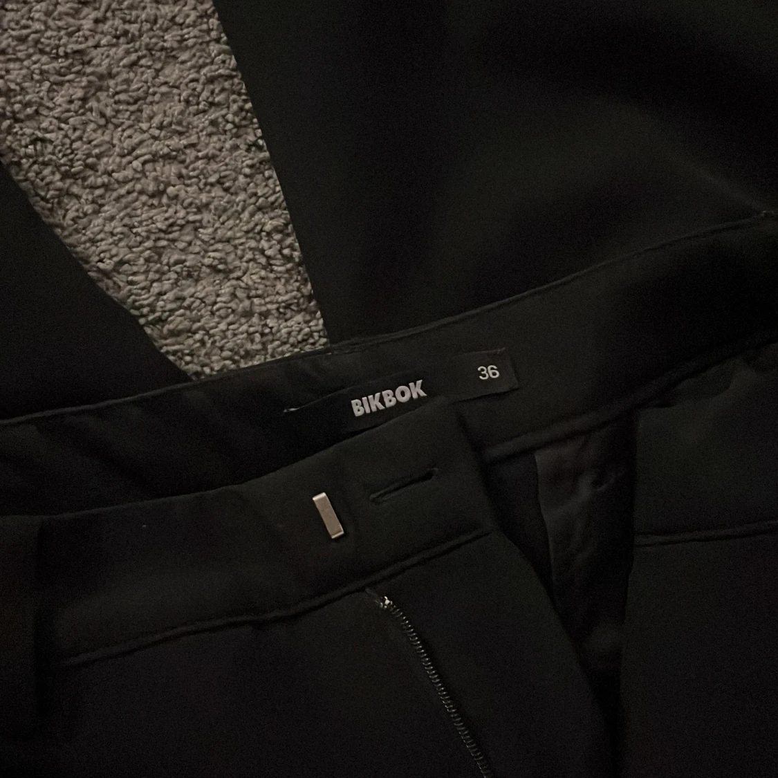 Svarta kostymbyxor från BikBok - 91