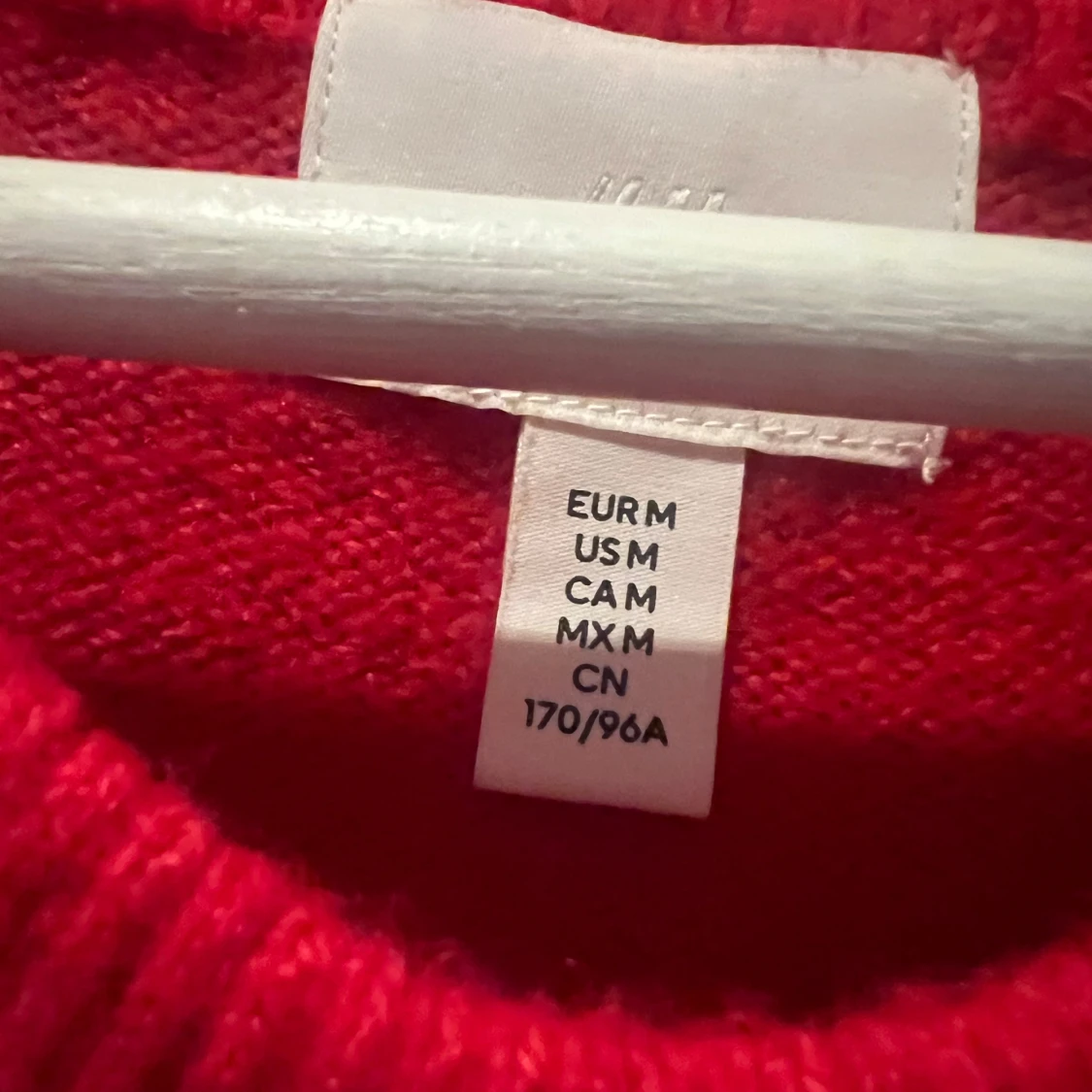 Röd tröja med pärlor från H&M - 92