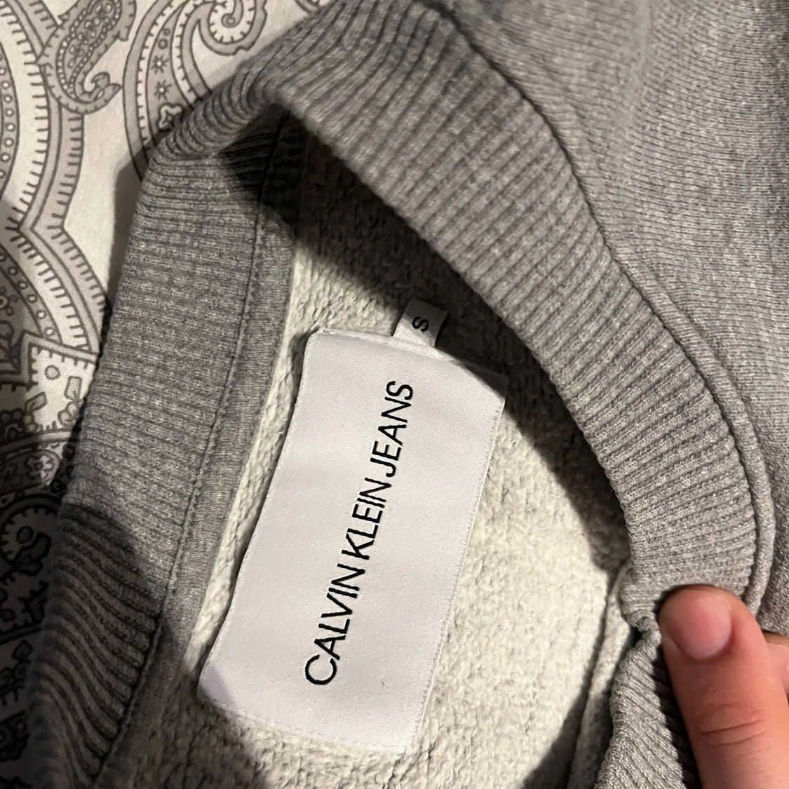 Grå sweatshirt från Calvin Klein Jeans - 90