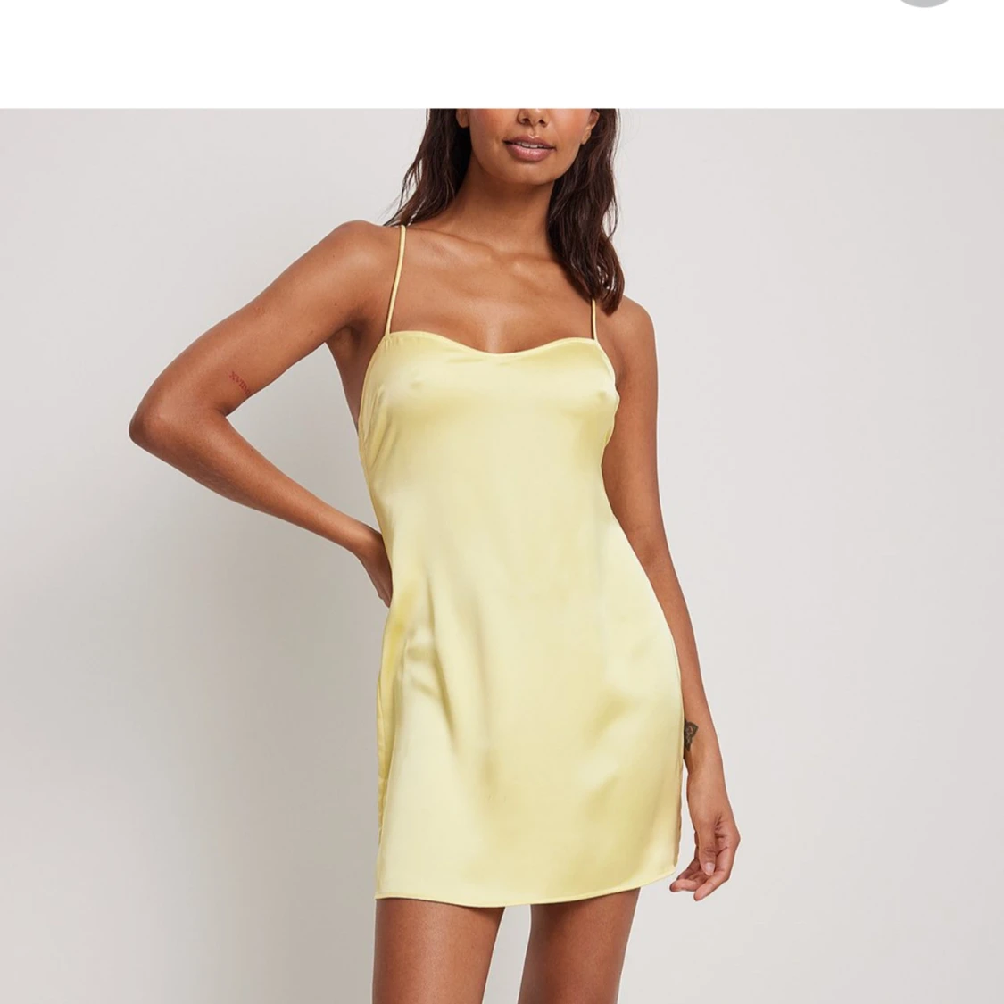 Gul miniklänning från nakd 