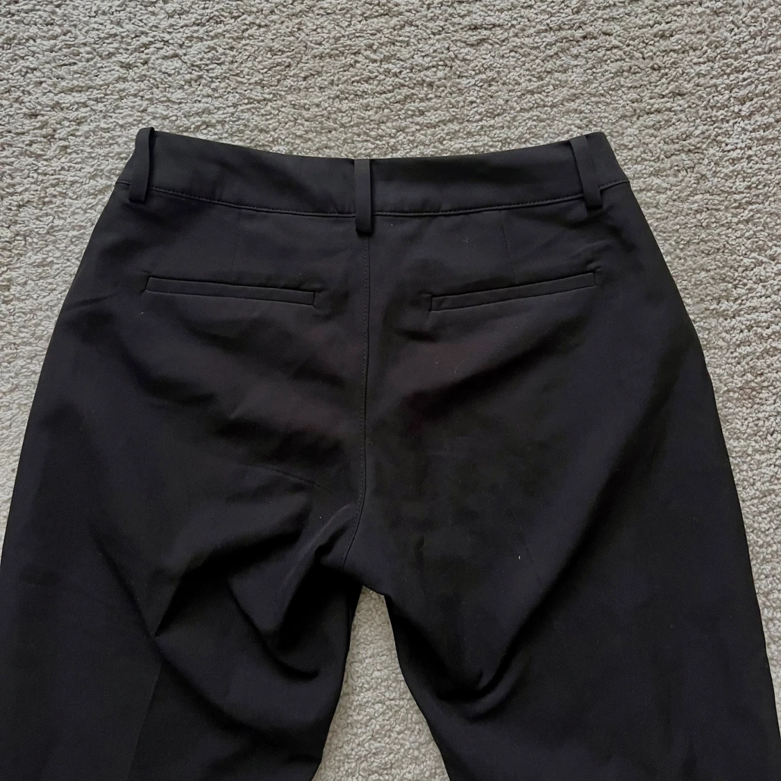 Svarta bootcut kostymbyxor från Bikbok  - 91