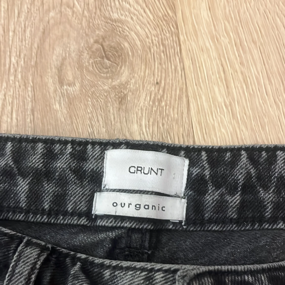 Svarta jeans från Grunt - 90
