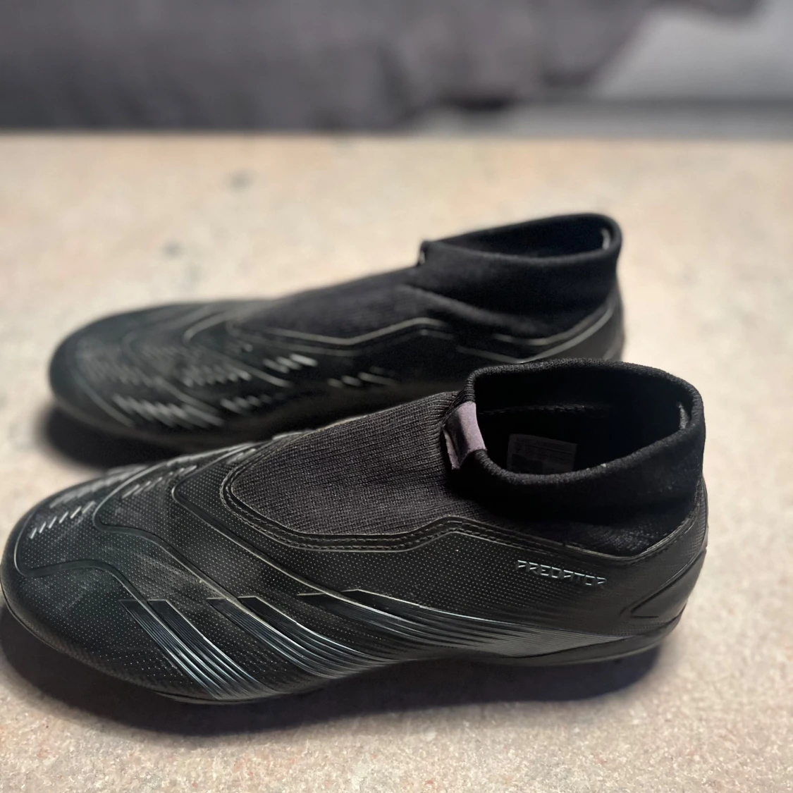 Svarta Adidas Predator fotbollsskor - 92