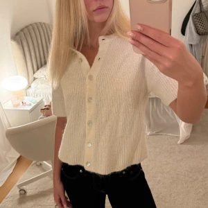 Kortärmad kofta - Jätte gullig kofta ifrån Gina🤍🤍🤍