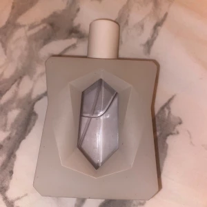 God is a woman från Ariana Grande - Använd Max 2 gånger. Orginalpriset är 650kr 💕