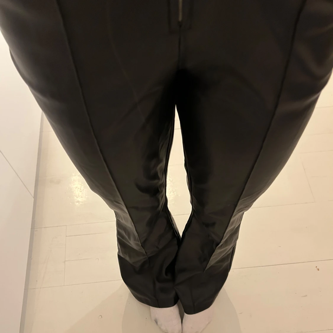 Svarta byxor med dragkedja - 91