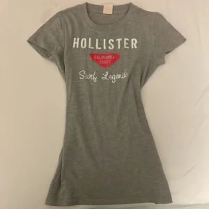 Hollister tröja - Gullig grå hollister tröja i storlek xs🫶🏼 kom privat för frågor💕