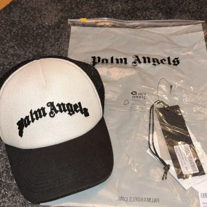  Palm Angels keps  - Säljer nu min nya Palm angels keps som passar alla den är köpt från minto 