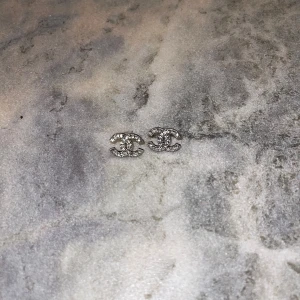 Örhängen  - 2 st örhängen 