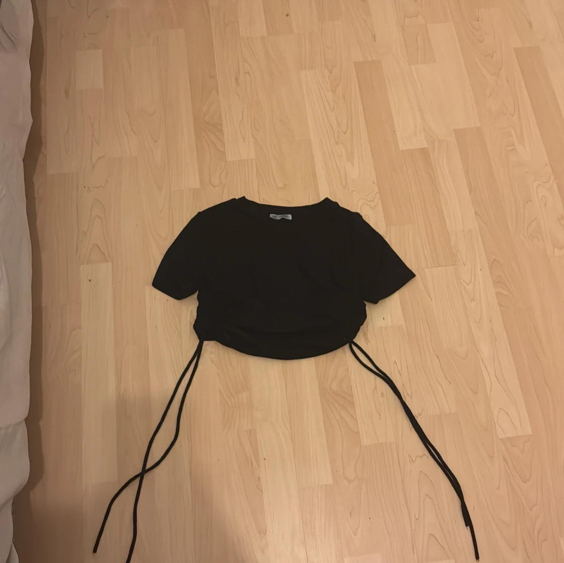 Svart kortärmad topp med knytband - 28