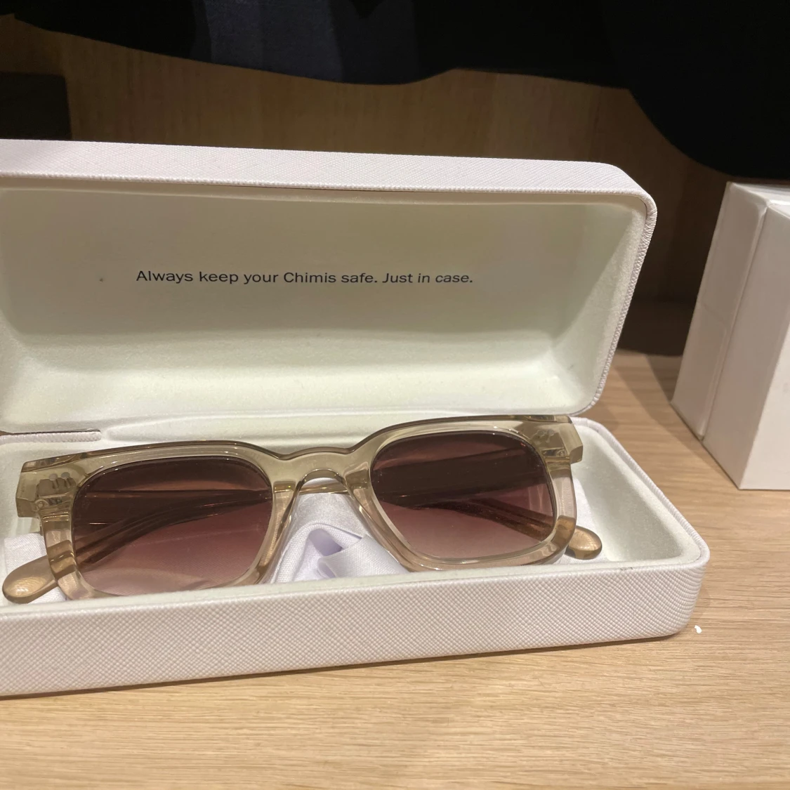 Transparenta solglasögon från Chimi - 91