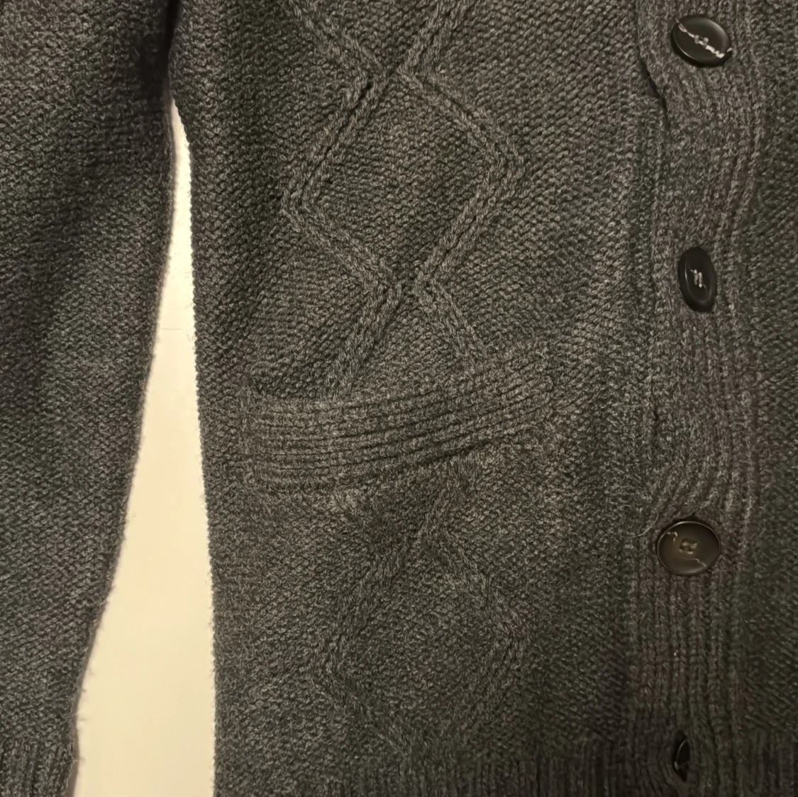 Mörkgrå stickad cardigan - 92