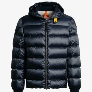 SÖKER - Söker en parajumpers jacka för ett bra pris, mörkblå elle svart färg 