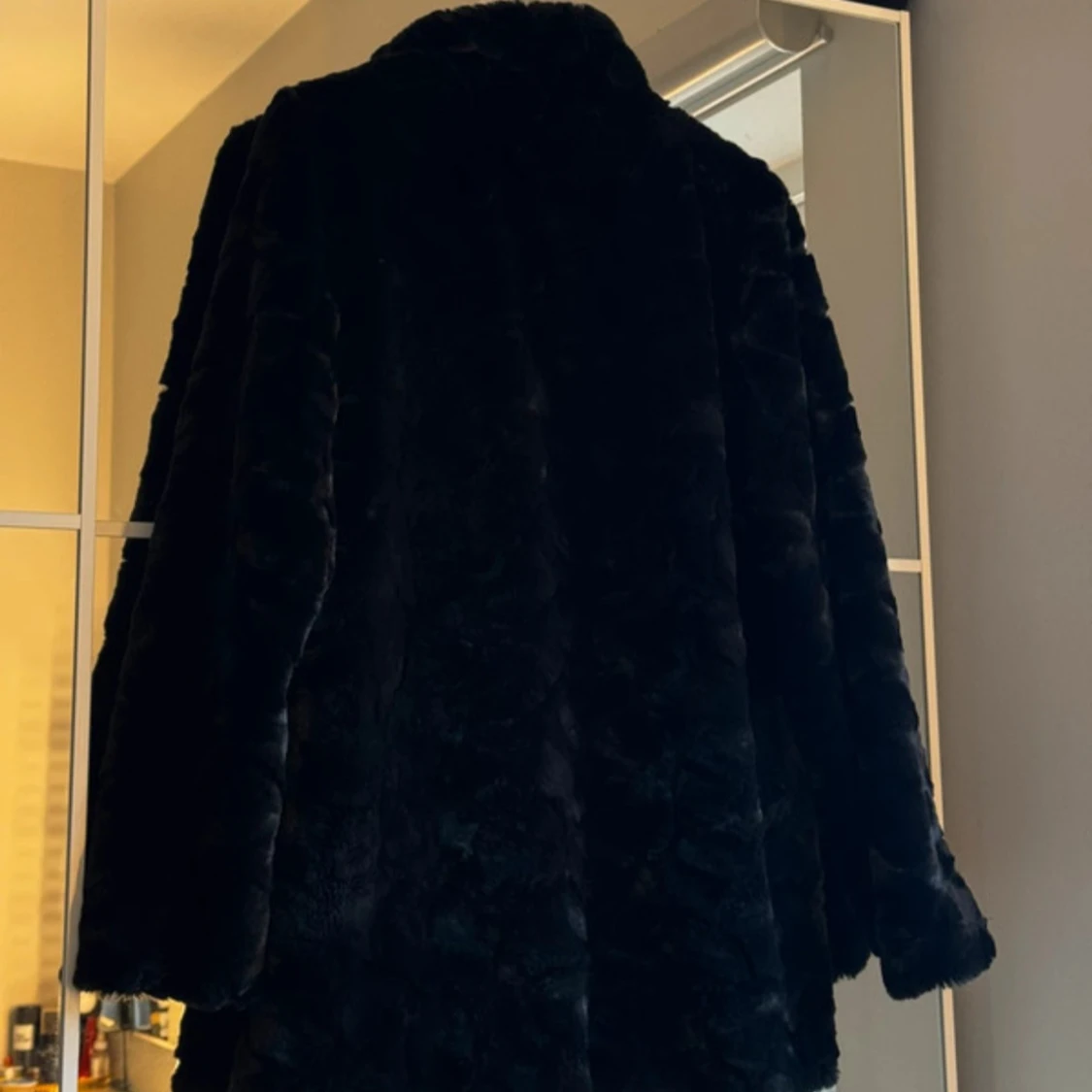 Svart pälsjacka - 92