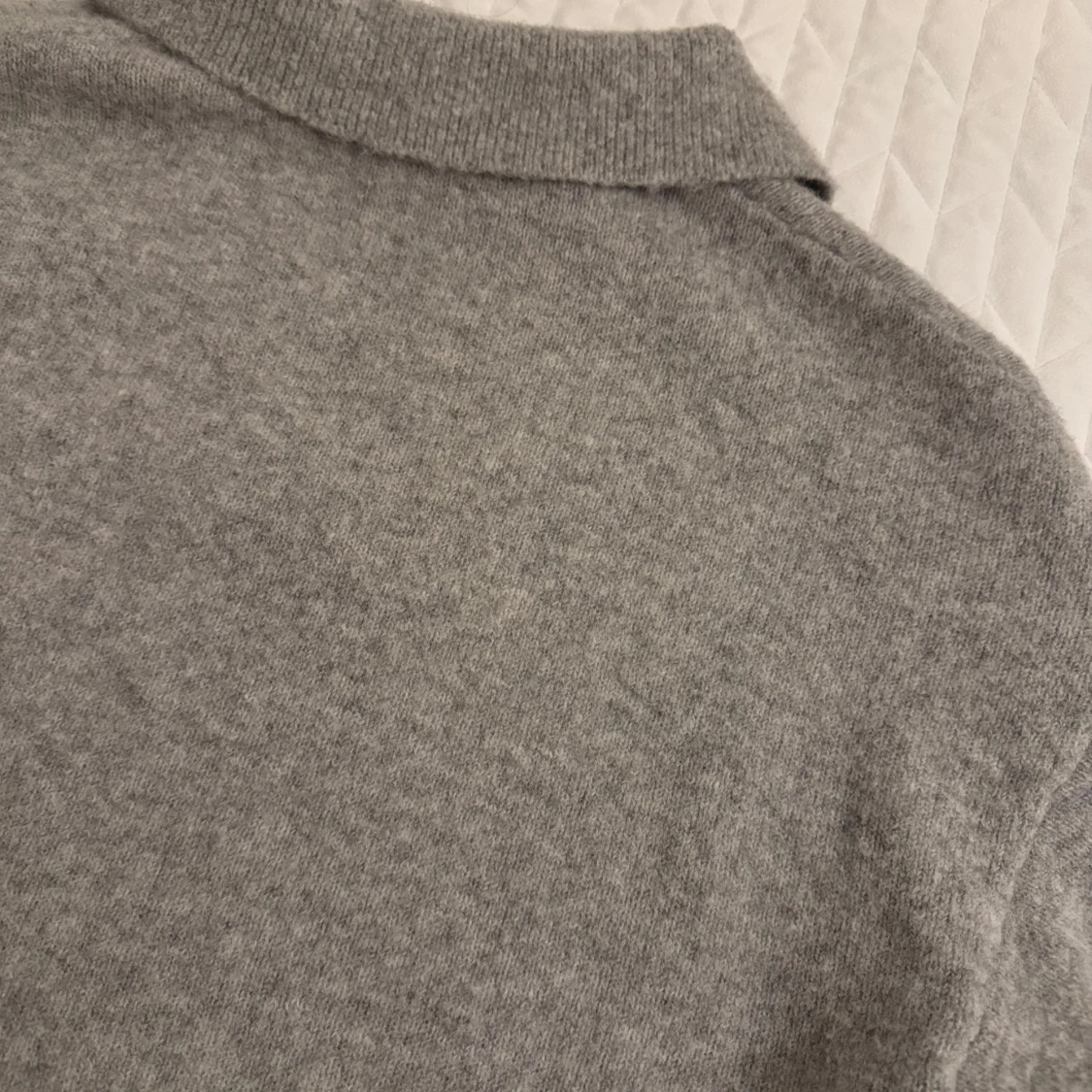 Grå stickad tröja från Monki - 90