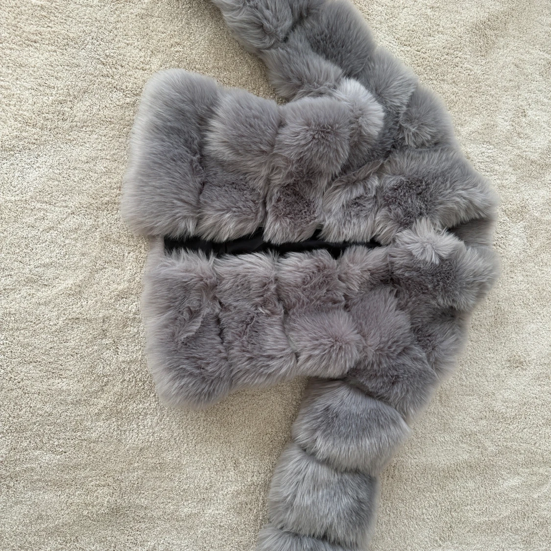 Grå pälsjacka från Dennis Maglic - 90