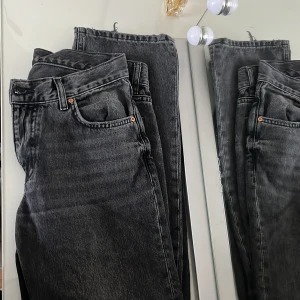 Low waist straight jeans - lågmidjade raka jeans från Gina, storlek 36, passar xs/s🤎🤎