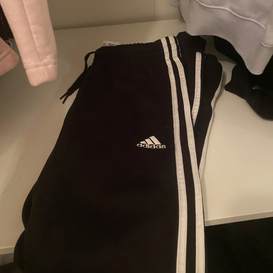 Svarta träningsbyxor från Adidas - 90