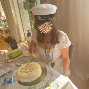 Studentklänning💞 - Säljer min studentklänning från Nelly💞 Inga defekter och endast använd en gång✨