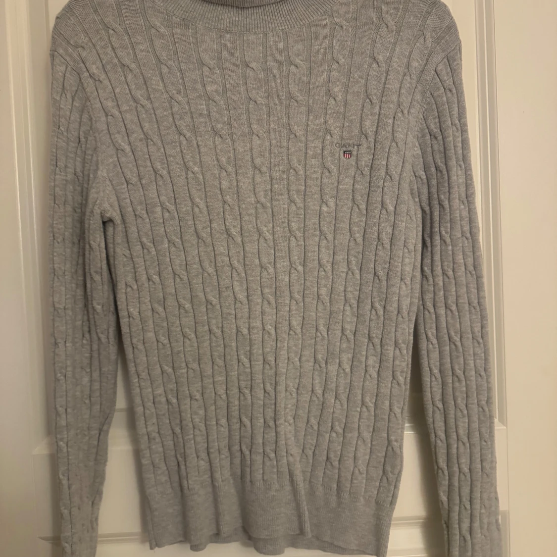 Grå kabelstickad tröja från Gant