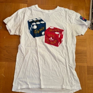 Vit psg/Las Vegas t-shirt - Bara använd några ggr. Köpt i usa. Psg och Las Vegas collab.