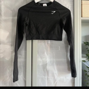 Cropped långärmad träningströja från gymshark - Nästan inte använd någonting