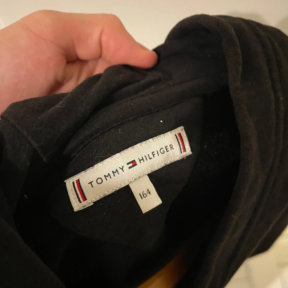 Svart hoodie från Tommy Hilfiger - 91