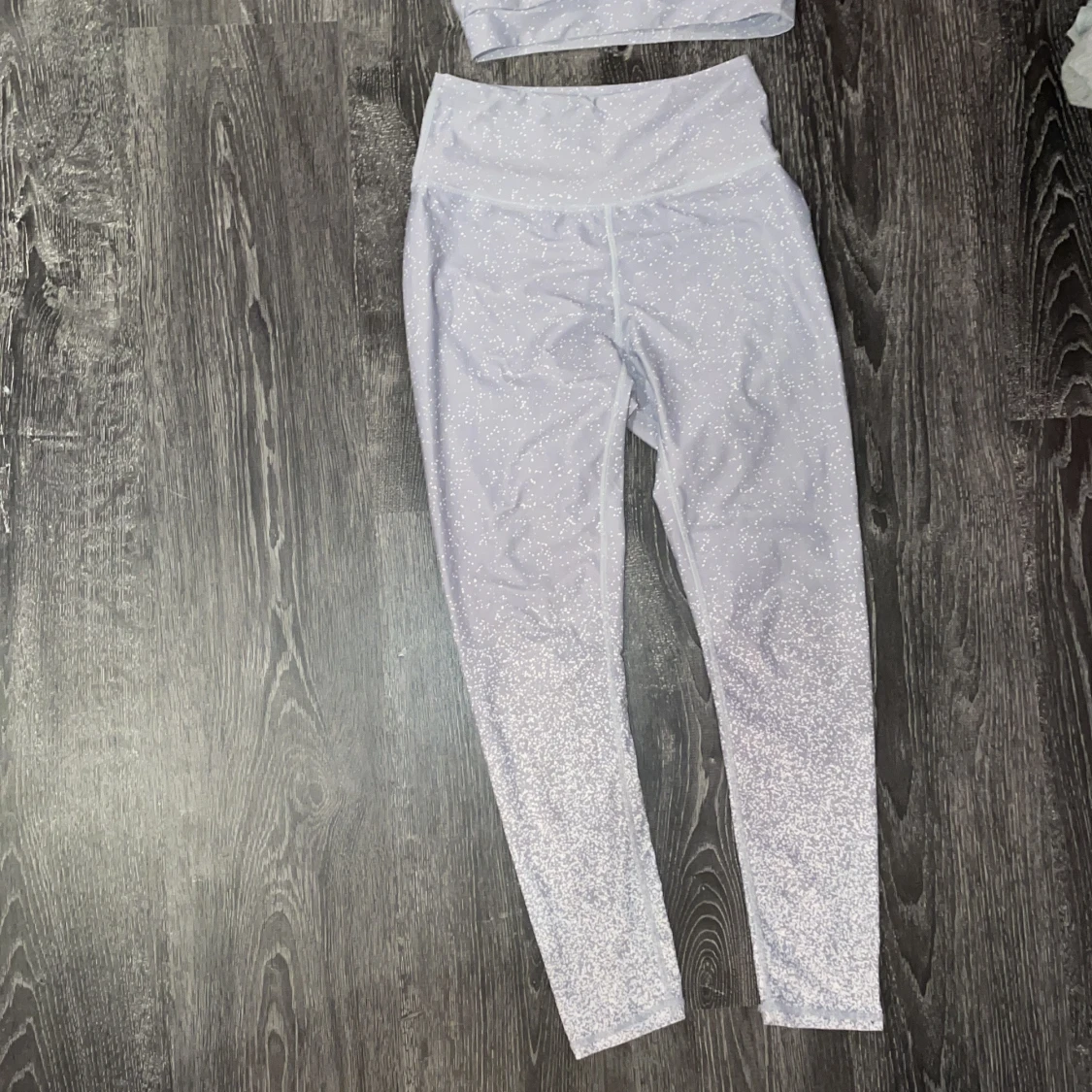 Grå sporttopp och leggings från Shein - 90