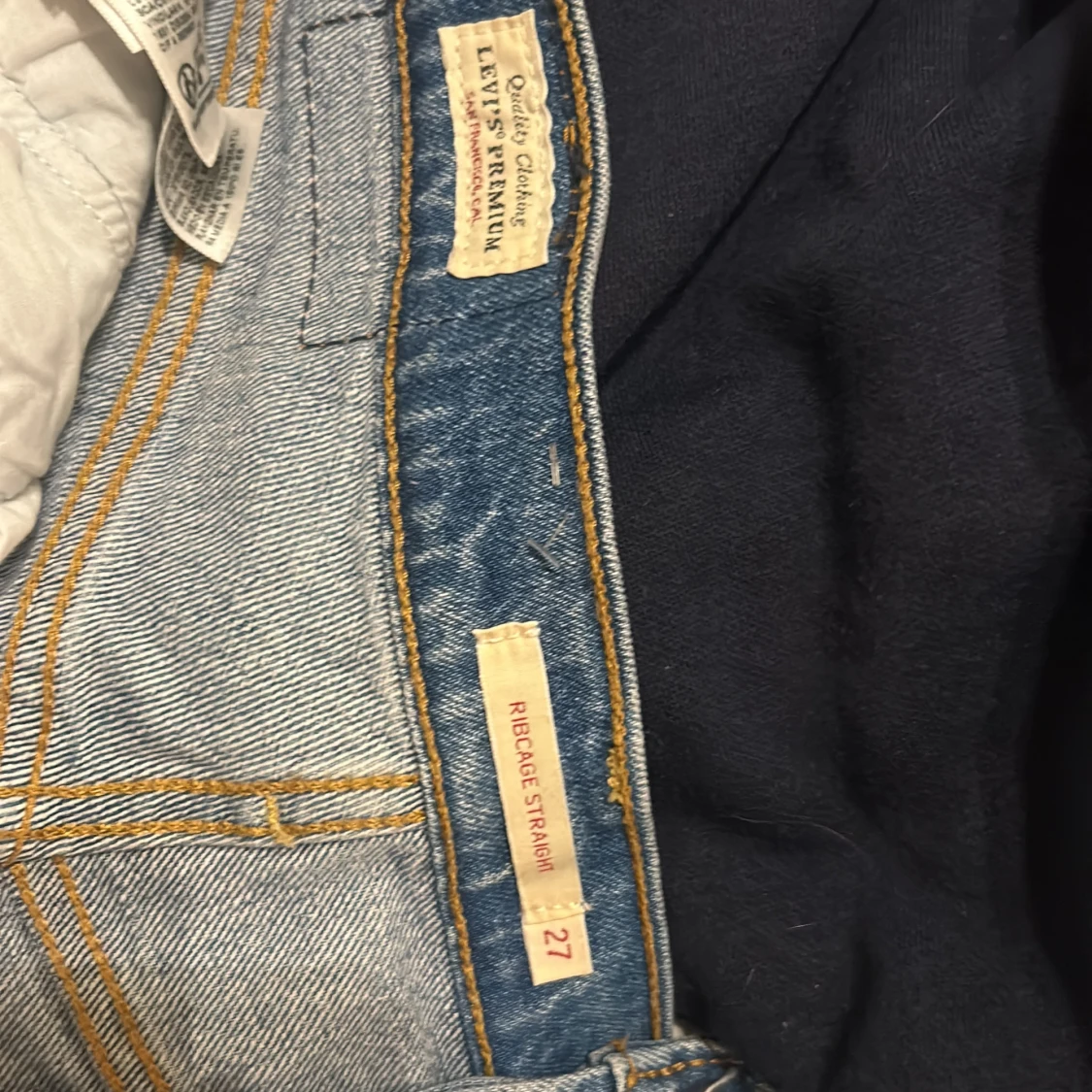 Levis jeans i blå denim - 92