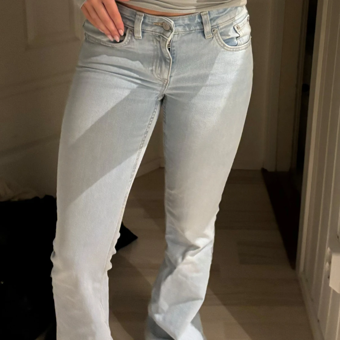Ljusblå bootcut jeans