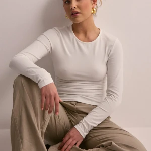 Nyskick Nelly tröja  - Säljer denna tröja från Nelly som jag använt en gång, inga defekter! Den är lite för stor för mig, storlek XS men borde passa S också! 