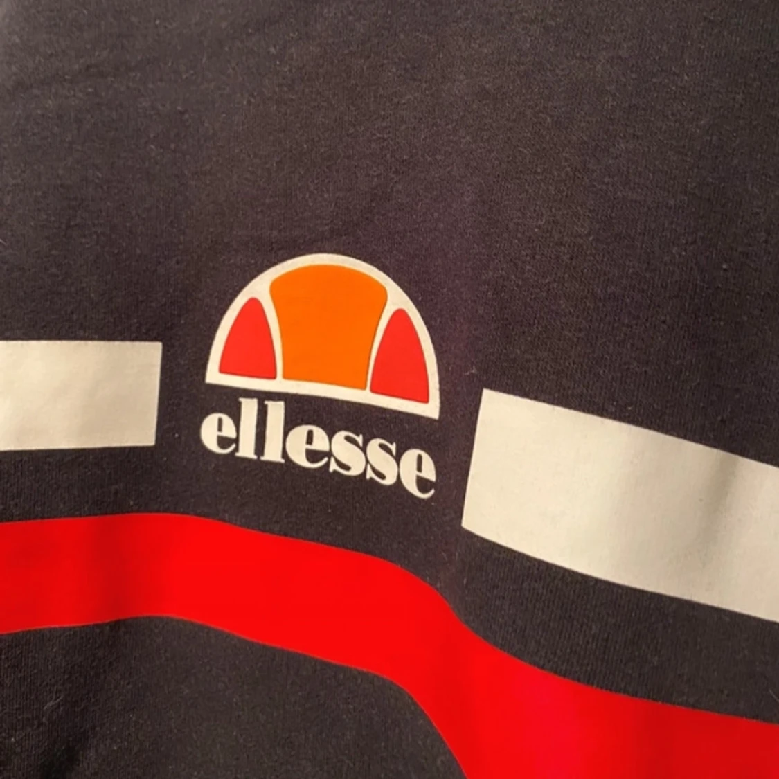 Svart långärmad tröja från Ellesse - 90