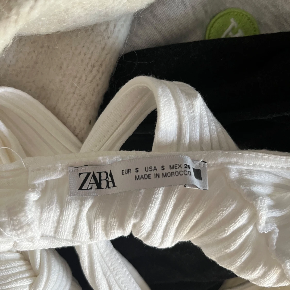 Vit ribbad topp från Zara - 91