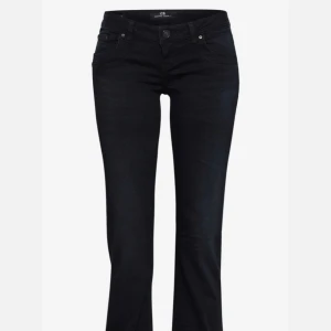 Ltb valerie jeans - bra skick! 24/30💓 de är en väldigt mörk blå färg (typ svart)