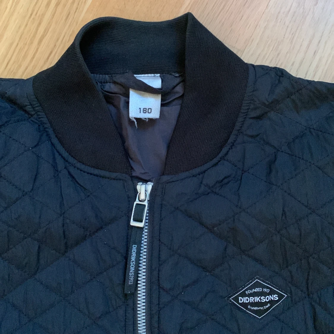 Svart quiltad bomberjacka från Didriksons - 1