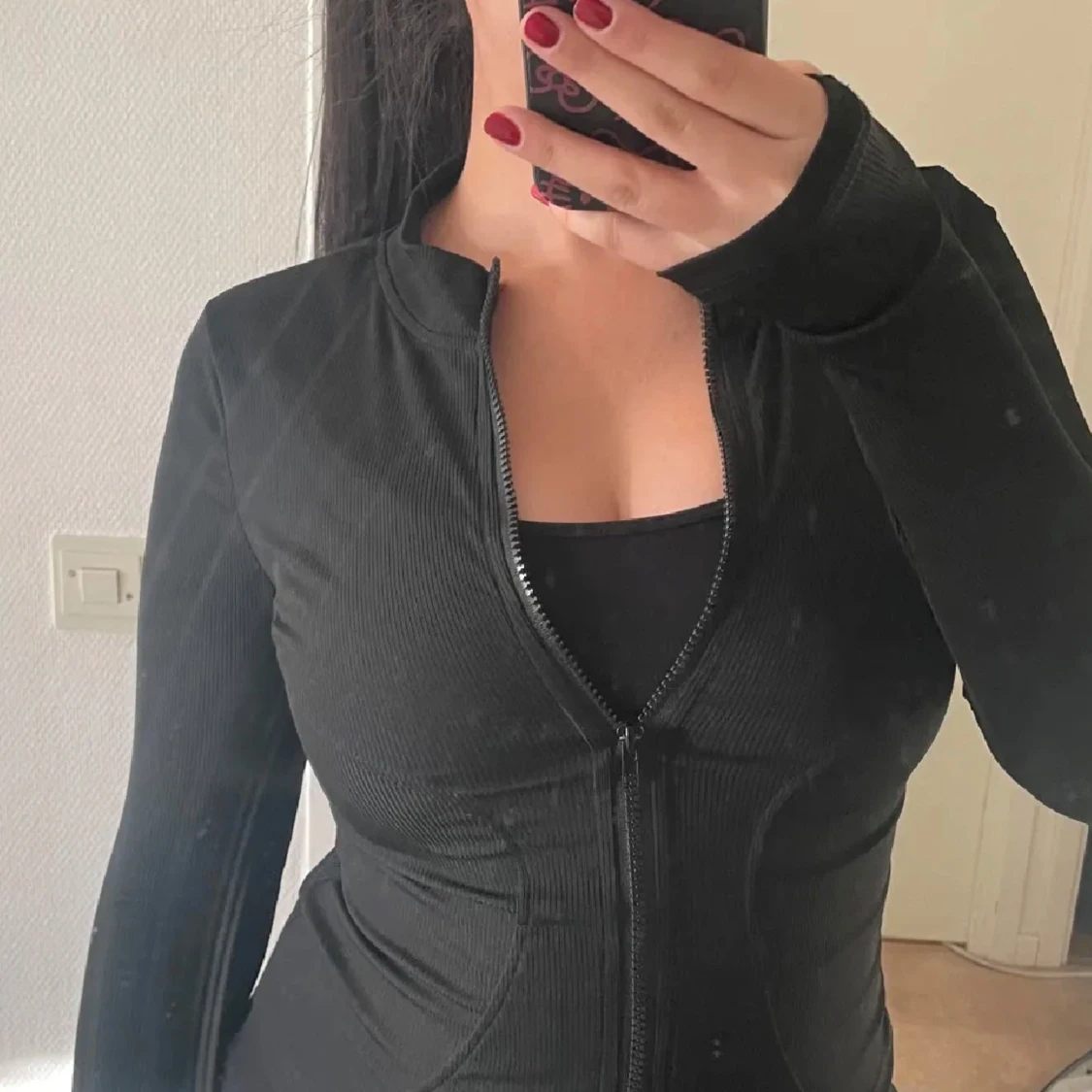 Svart ribbad hoodie - 91