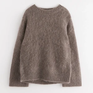 Brun stickad tröja - Så fin populär stickad tröja i ull från Lindex, aldrig använd , nypris 1499kr, kom privat för fler bilder❤️❤️