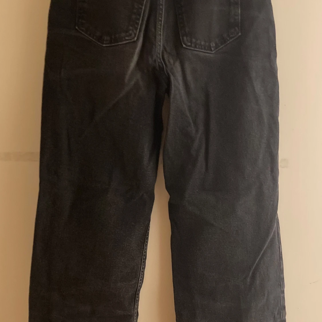 Svarta jeansbyxor från H&M - 90