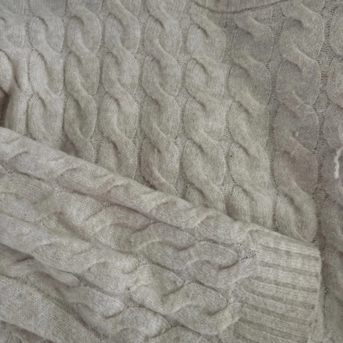 Beige stickad tröja - 1